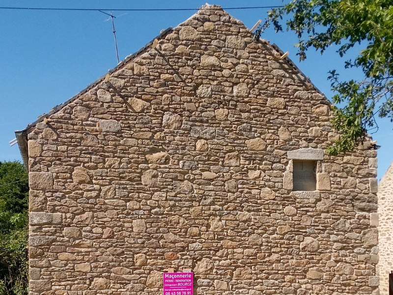 Travaux de taille de pierre réalisés par Bourge Sébastien